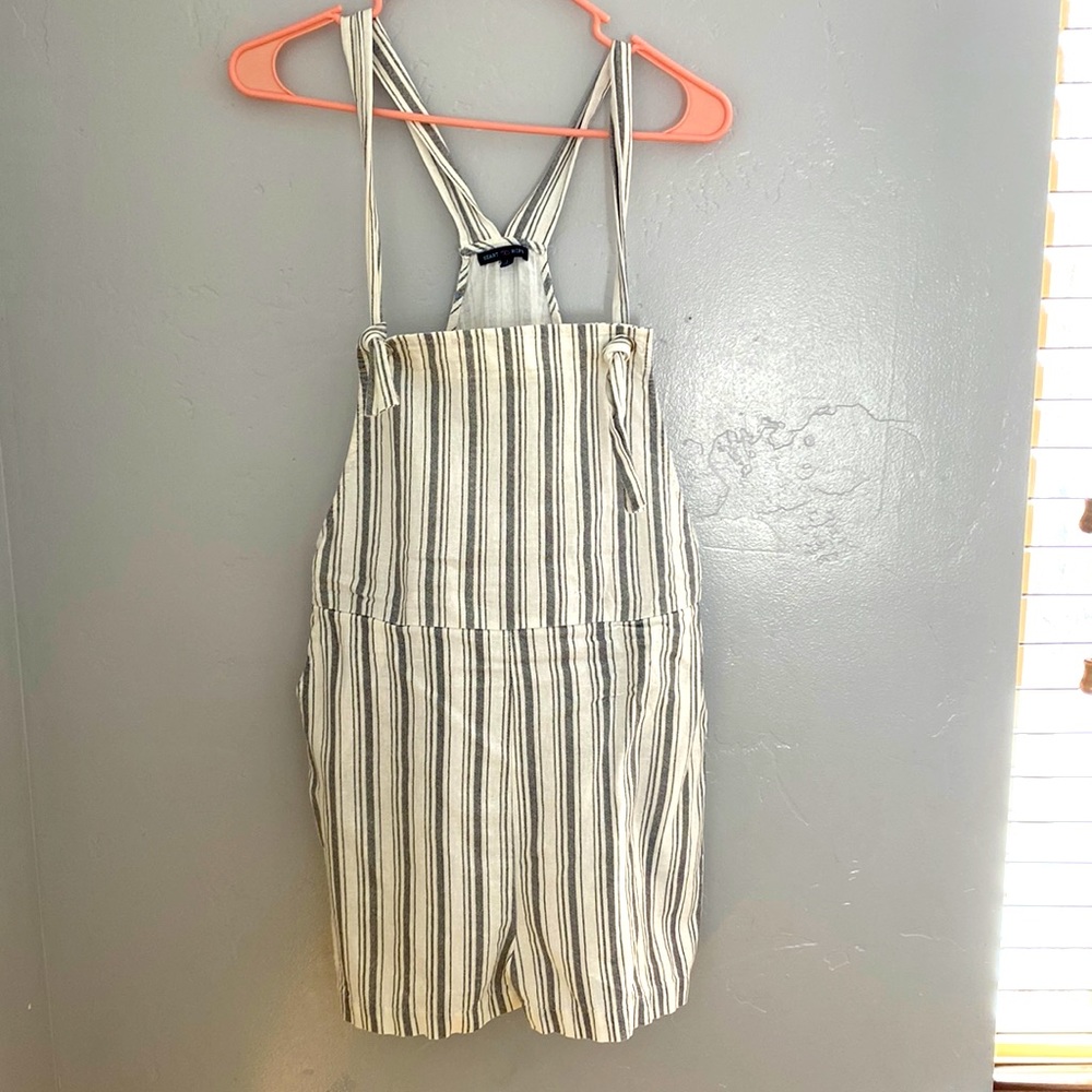 Romper. Brand: hear and hips.   Size:L